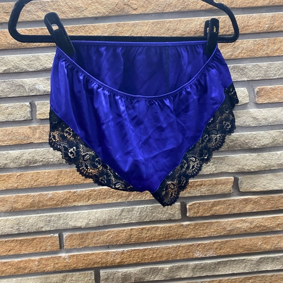 Medium satin lace sleep set - Picture 6 of 9